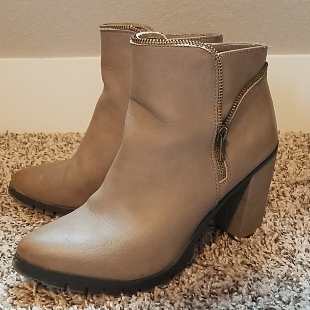 Size 8 Kassandra booties